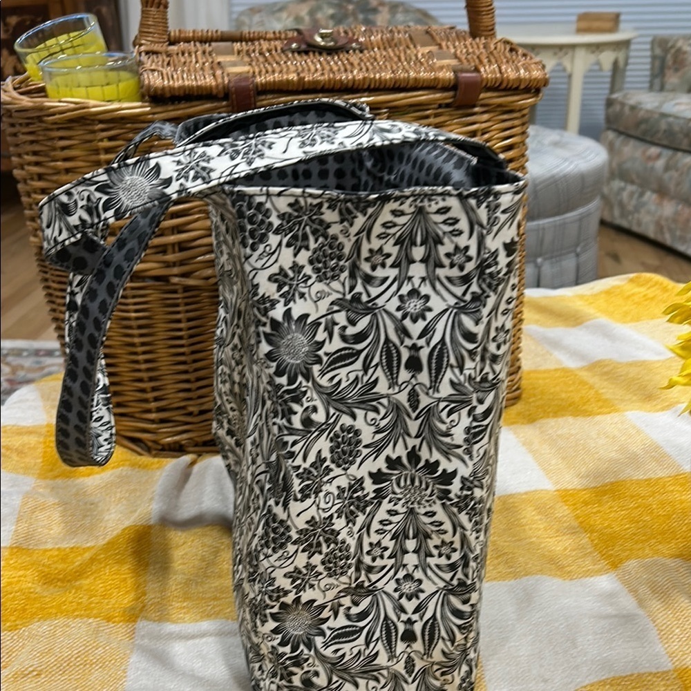 Bella Russo Reversible Floral Tote - Picture 3 of 8